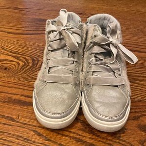 Girls ugg lined sneaker